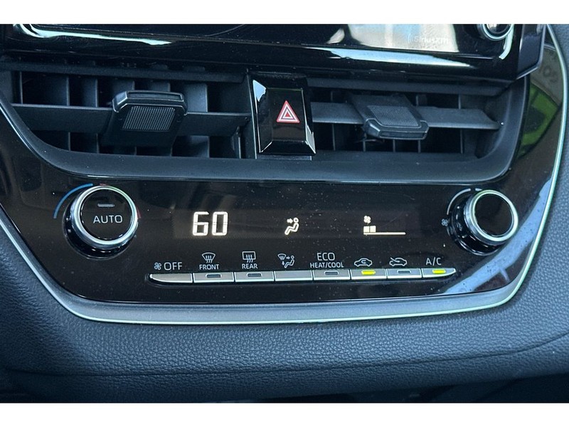 Toyota Corolla Vehicle Full-screen Gallery Image 21