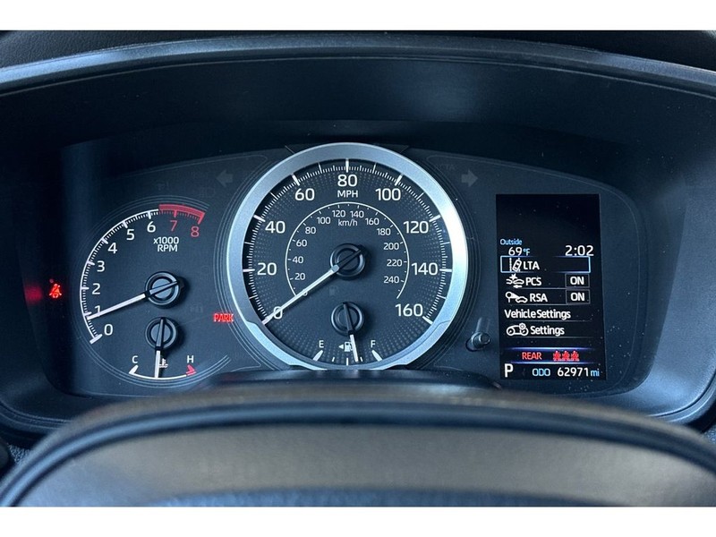 Toyota Corolla Vehicle Full-screen Gallery Image 26