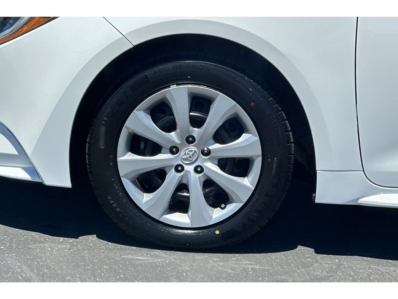 Toyota Corolla Vehicle Full-screen Gallery Image 29