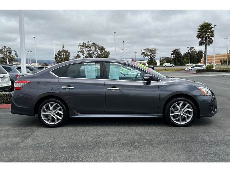 Nissan Sentra Vehicle Full-screen Gallery Image 03