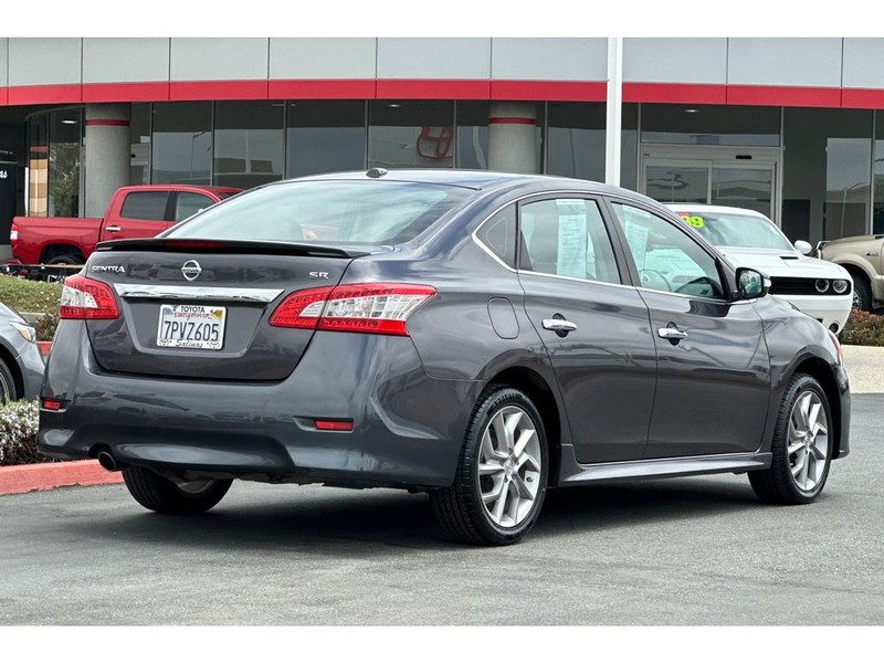 Nissan Sentra Vehicle Full-screen Gallery Image 04