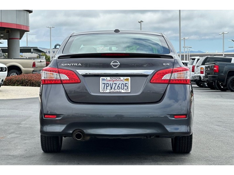 Nissan Sentra Vehicle Full-screen Gallery Image 05
