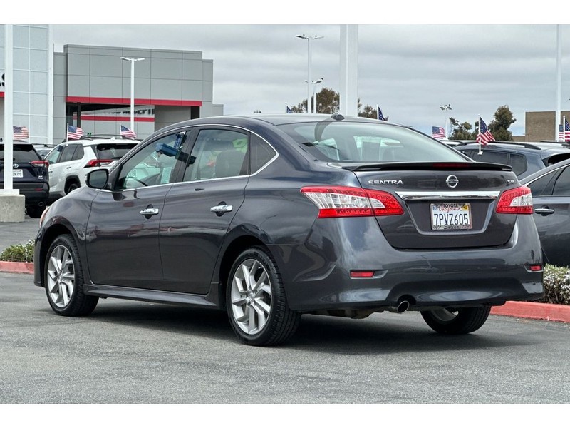 Nissan Sentra Vehicle Full-screen Gallery Image 06