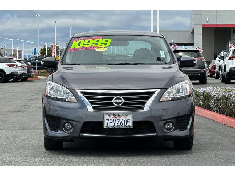 Nissan Sentra Vehicle Full-screen Gallery Image 09