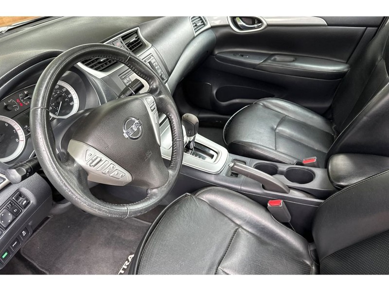 Nissan Sentra Vehicle Full-screen Gallery Image 10