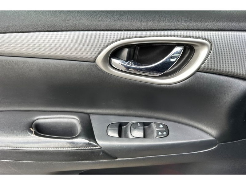 Nissan Sentra Vehicle Full-screen Gallery Image 11