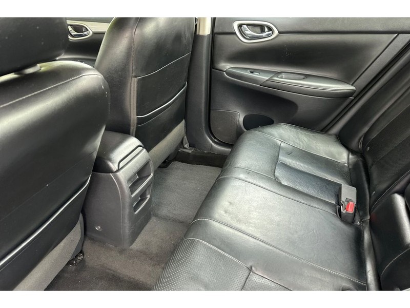Nissan Sentra Vehicle Full-screen Gallery Image 13