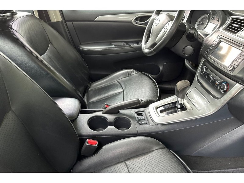 Nissan Sentra Vehicle Full-screen Gallery Image 16