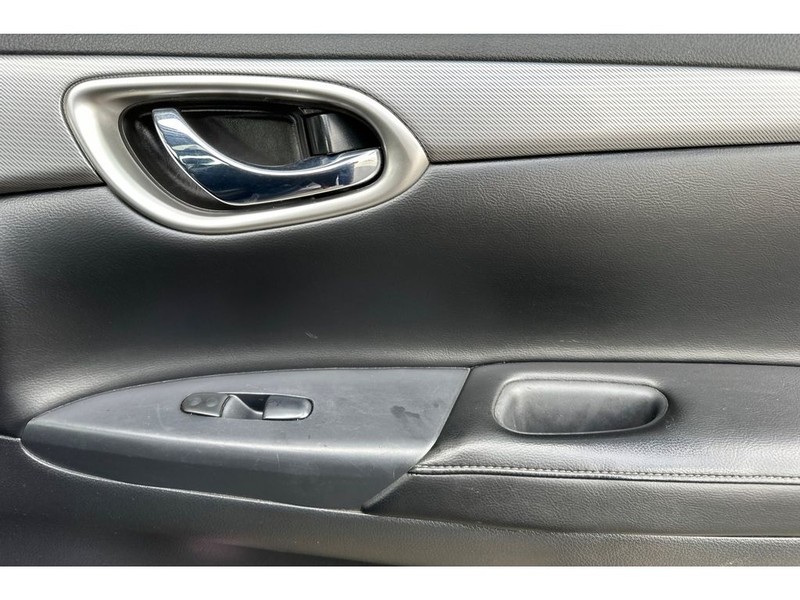 Nissan Sentra Vehicle Full-screen Gallery Image 18
