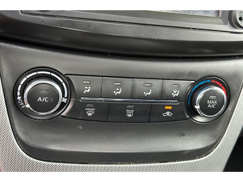 Nissan Sentra Vehicle Full-screen Gallery Image 21