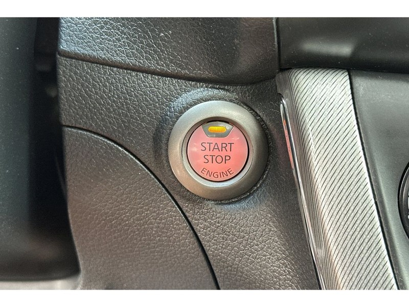 Nissan Sentra Vehicle Full-screen Gallery Image 23