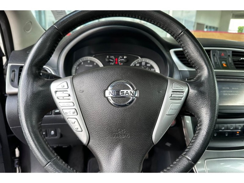 Nissan Sentra Vehicle Full-screen Gallery Image 24
