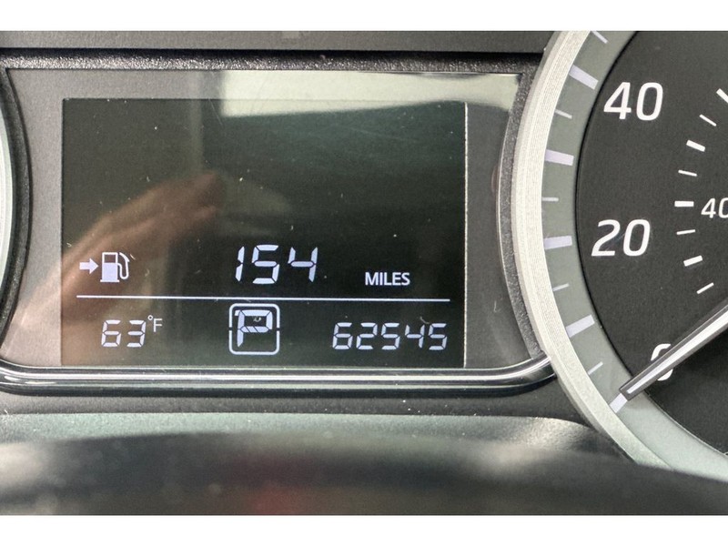 Nissan Sentra Vehicle Full-screen Gallery Image 28