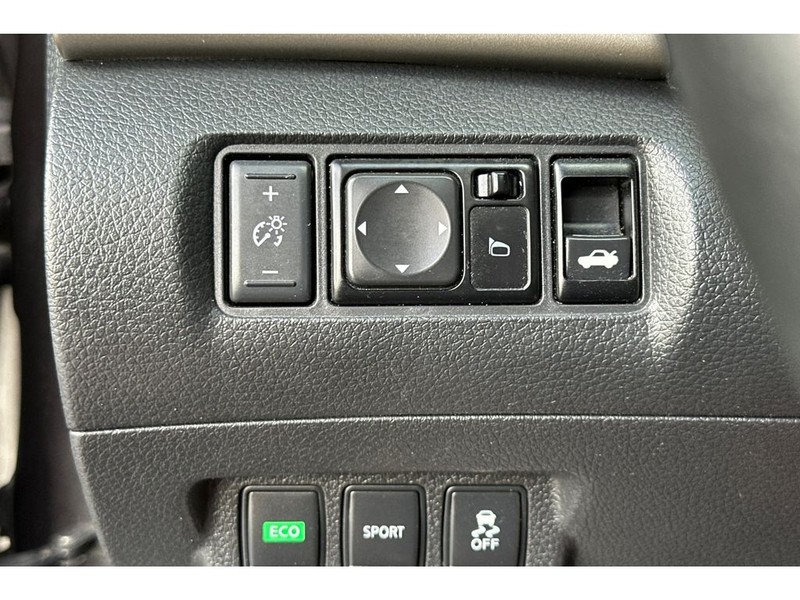 Nissan Sentra Vehicle Full-screen Gallery Image 29