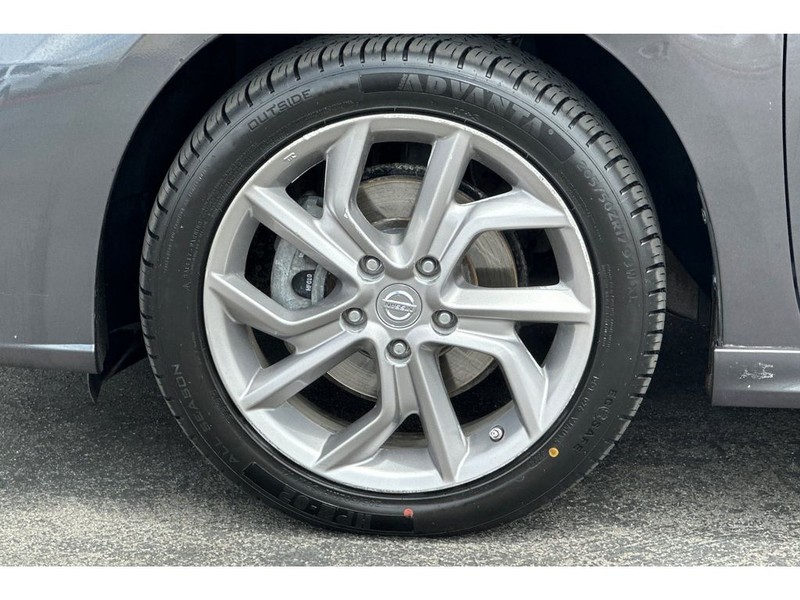 Nissan Sentra Vehicle Full-screen Gallery Image 30