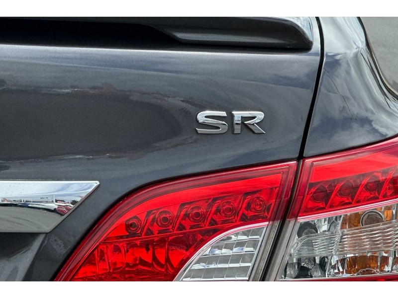 Nissan Sentra Vehicle Full-screen Gallery Image 31