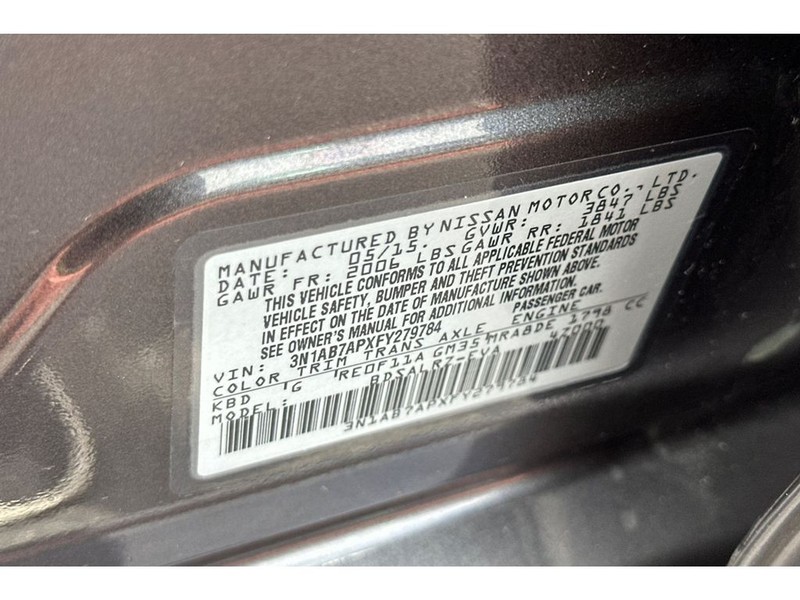 Nissan Sentra Vehicle Full-screen Gallery Image 32