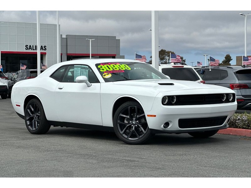 Dodge Challenger Vehicle Full-screen Gallery Image 02
