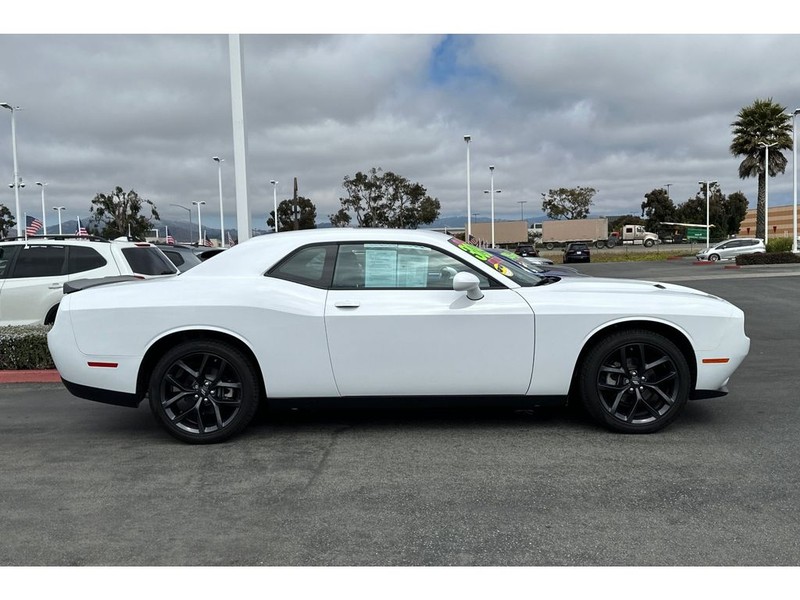 Dodge Challenger Vehicle Full-screen Gallery Image 03