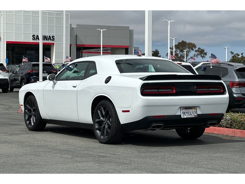 Dodge Challenger Vehicle Full-screen Gallery Image 06