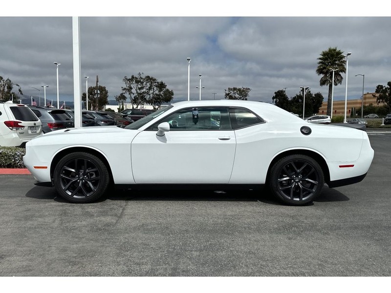 Dodge Challenger Vehicle Full-screen Gallery Image 07