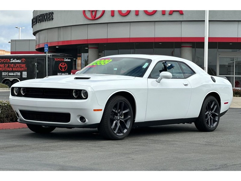 Dodge Challenger Vehicle Full-screen Gallery Image 08