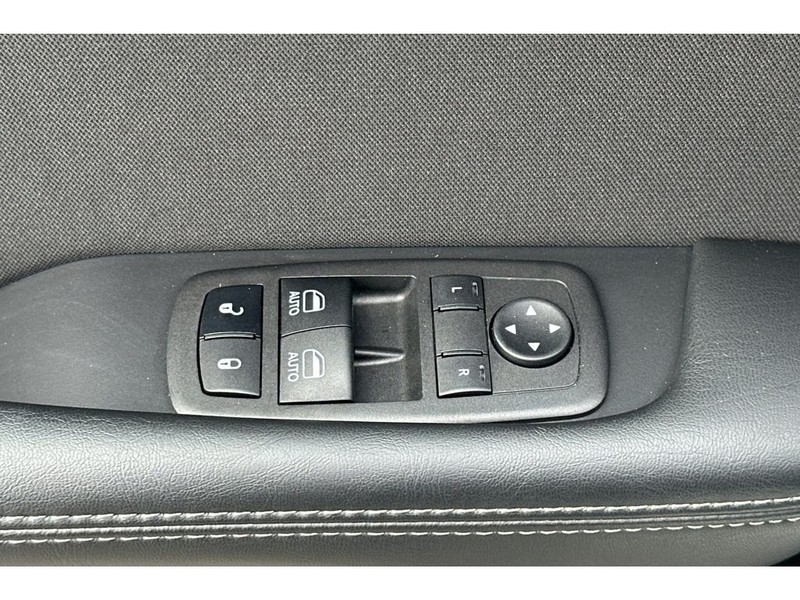 Dodge Challenger Vehicle Full-screen Gallery Image 12
