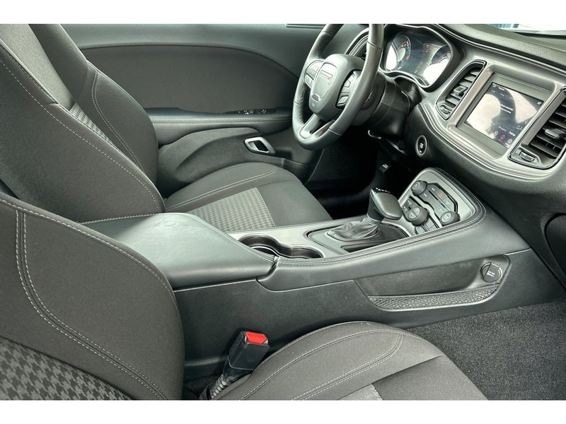 Dodge Challenger Vehicle Full-screen Gallery Image 17