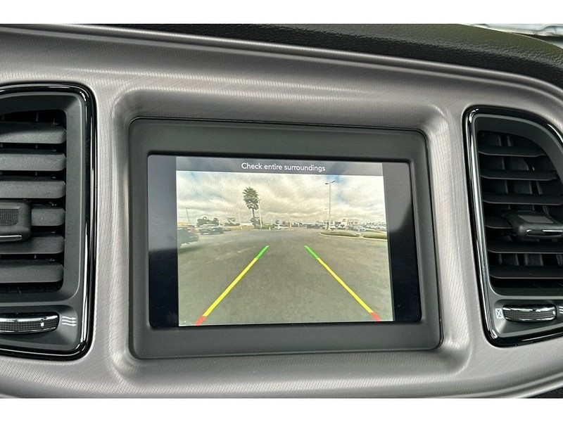 Dodge Challenger Vehicle Full-screen Gallery Image 22