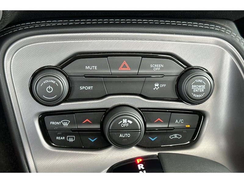 Dodge Challenger Vehicle Full-screen Gallery Image 23