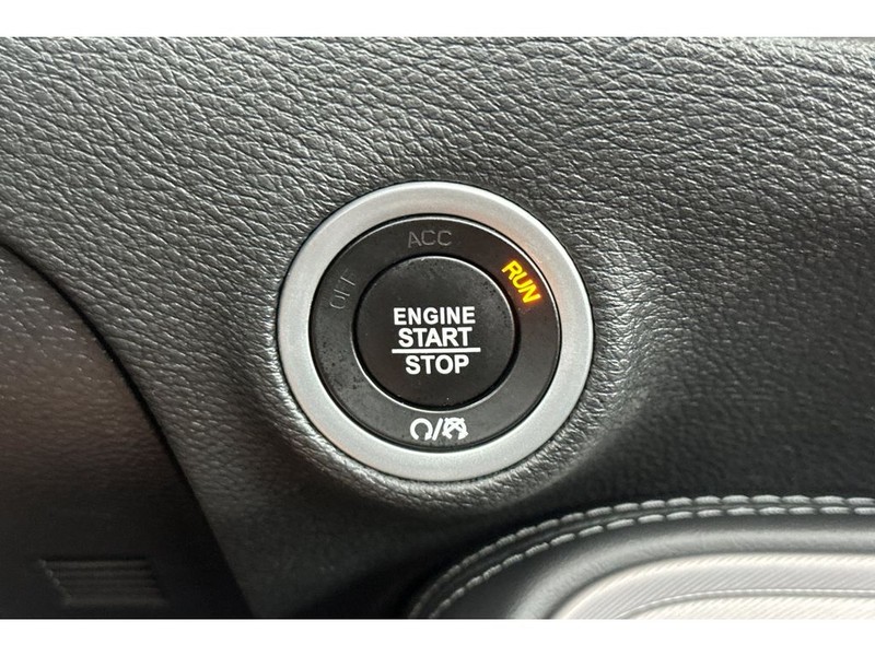 Dodge Challenger Vehicle Full-screen Gallery Image 25