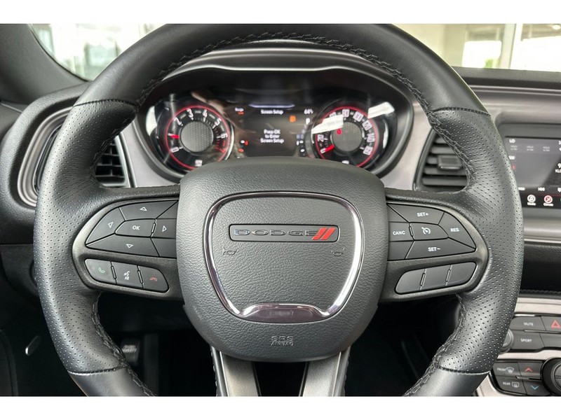 Dodge Challenger Vehicle Full-screen Gallery Image 26