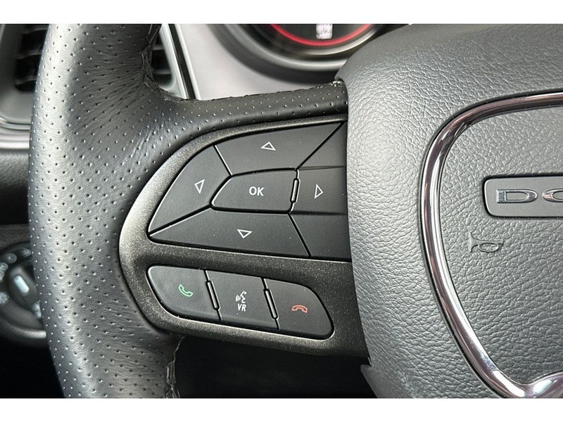 Dodge Challenger Vehicle Full-screen Gallery Image 27