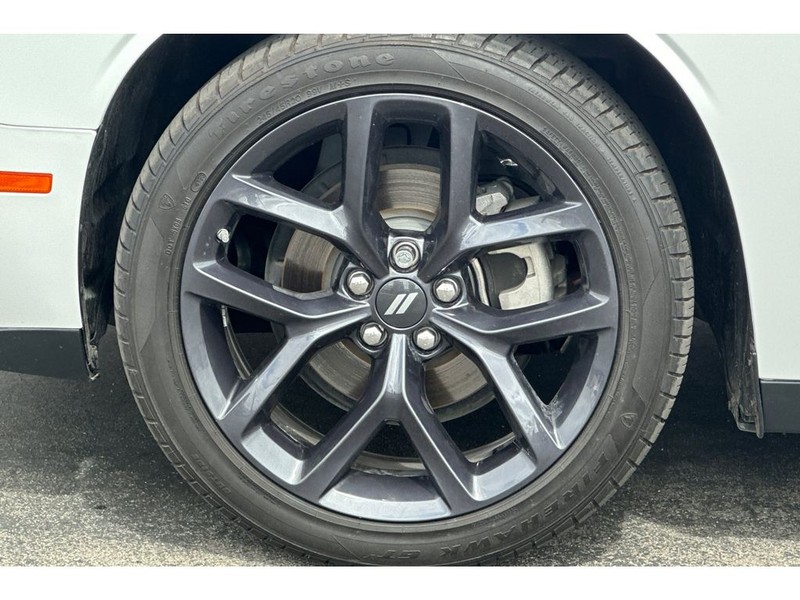 Dodge Challenger Vehicle Full-screen Gallery Image 32