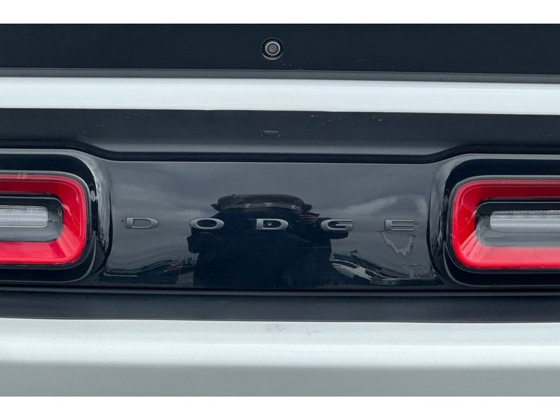Dodge Challenger Vehicle Full-screen Gallery Image 33