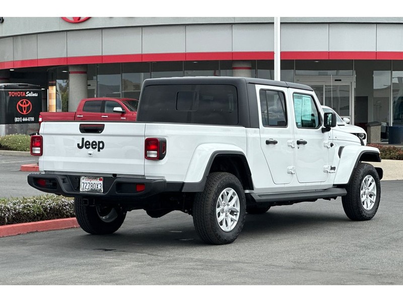 Jeep Gladiator Vehicle Full-screen Gallery Image 04