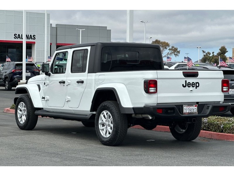 Jeep Gladiator Vehicle Full-screen Gallery Image 06
