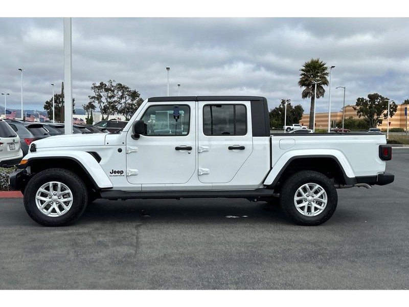 Jeep Gladiator Vehicle Full-screen Gallery Image 07