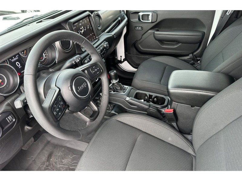 Jeep Gladiator Vehicle Full-screen Gallery Image 10
