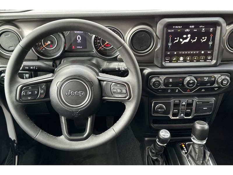 Jeep Gladiator Vehicle Full-screen Gallery Image 16