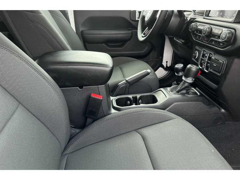 Jeep Gladiator Vehicle Full-screen Gallery Image 17