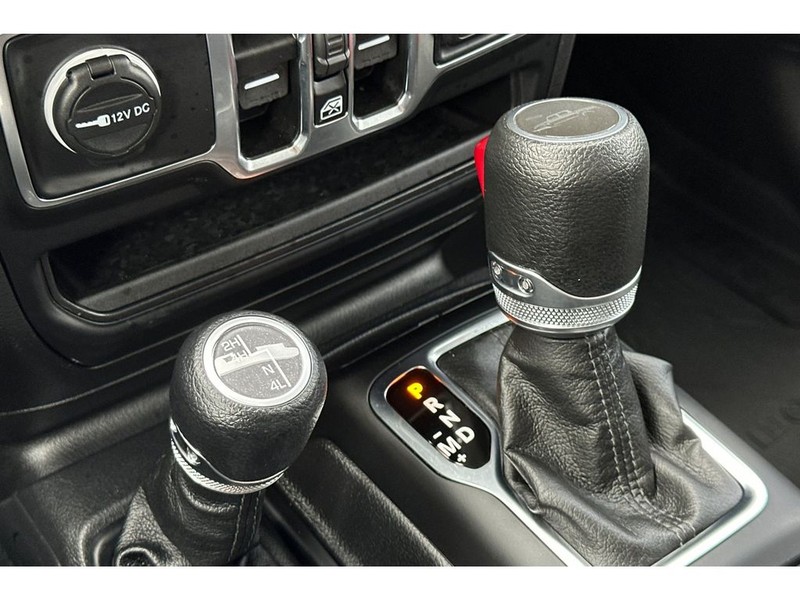 Jeep Gladiator Vehicle Full-screen Gallery Image 24
