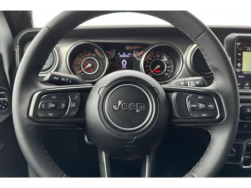 Jeep Gladiator Vehicle Full-screen Gallery Image 26