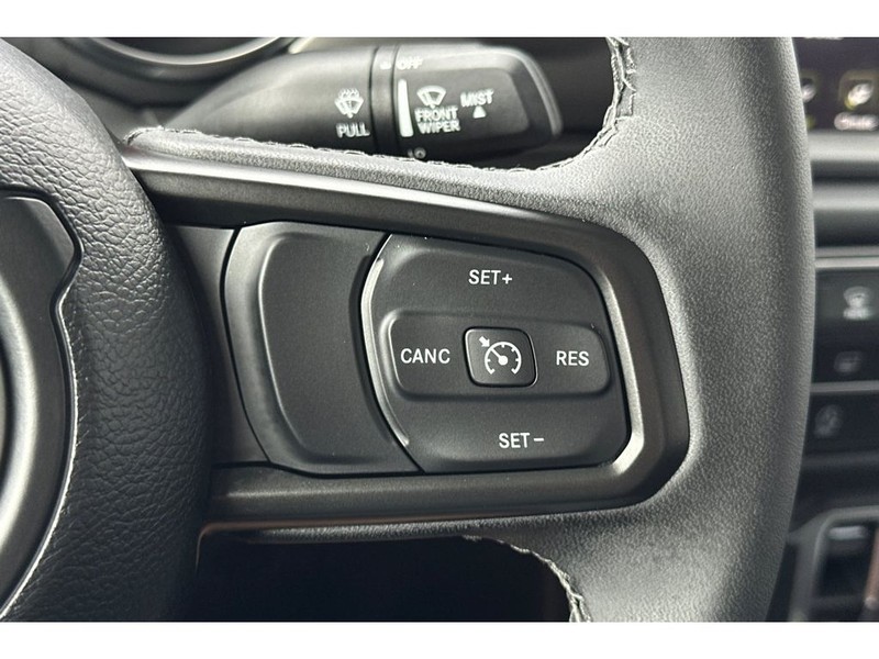 Jeep Gladiator Vehicle Full-screen Gallery Image 28