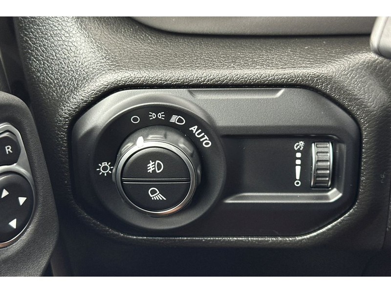 Jeep Gladiator Vehicle Full-screen Gallery Image 31