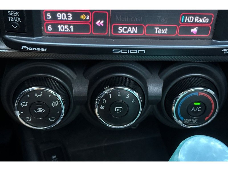 Scion tC Vehicle Full-screen Gallery Image 20