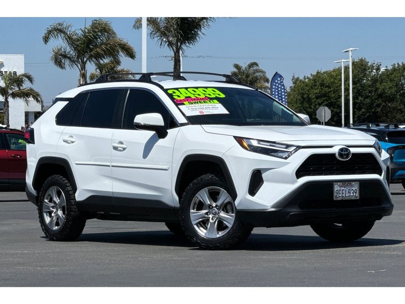 Toyota RAV4 Vehicle Full-screen Gallery Image 02