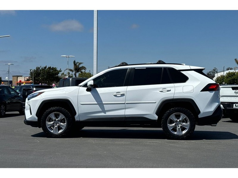 Toyota RAV4 Vehicle Full-screen Gallery Image 07