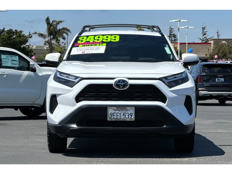 Toyota RAV4 Vehicle Full-screen Gallery Image 09