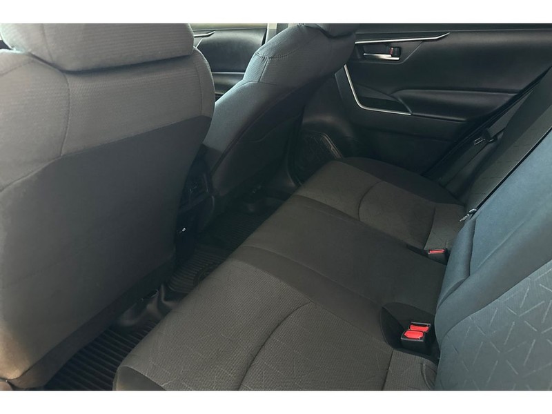 Toyota RAV4 Vehicle Full-screen Gallery Image 13